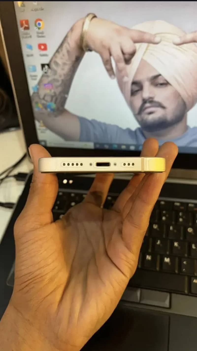 Apple iPhone 13 5