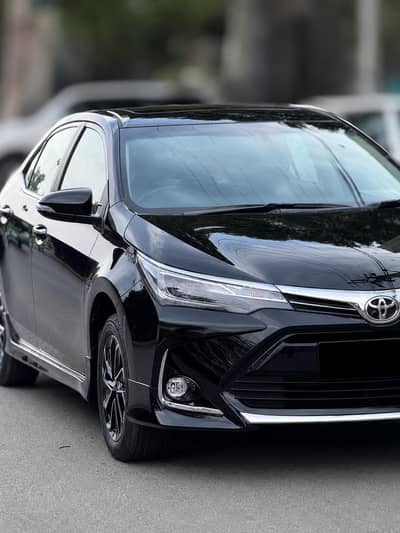 Toyota Grande 1.8 black interior