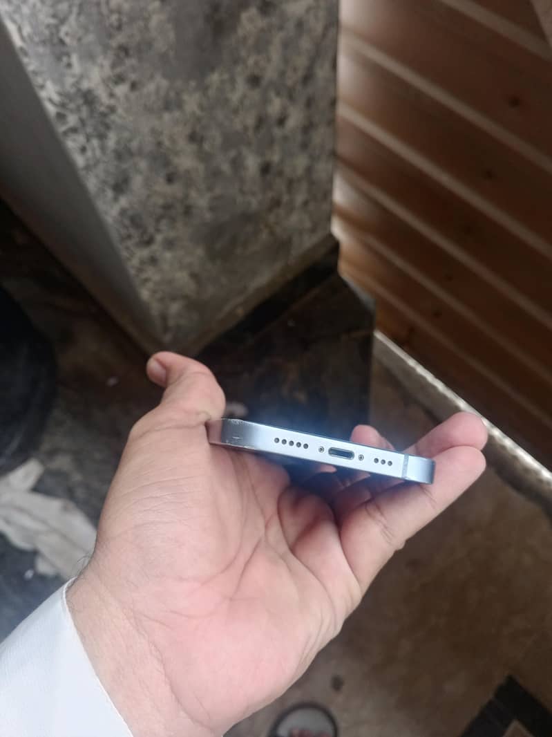 Apple iPhone 14 3
