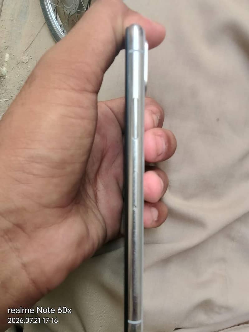 Apple iPhone X 3