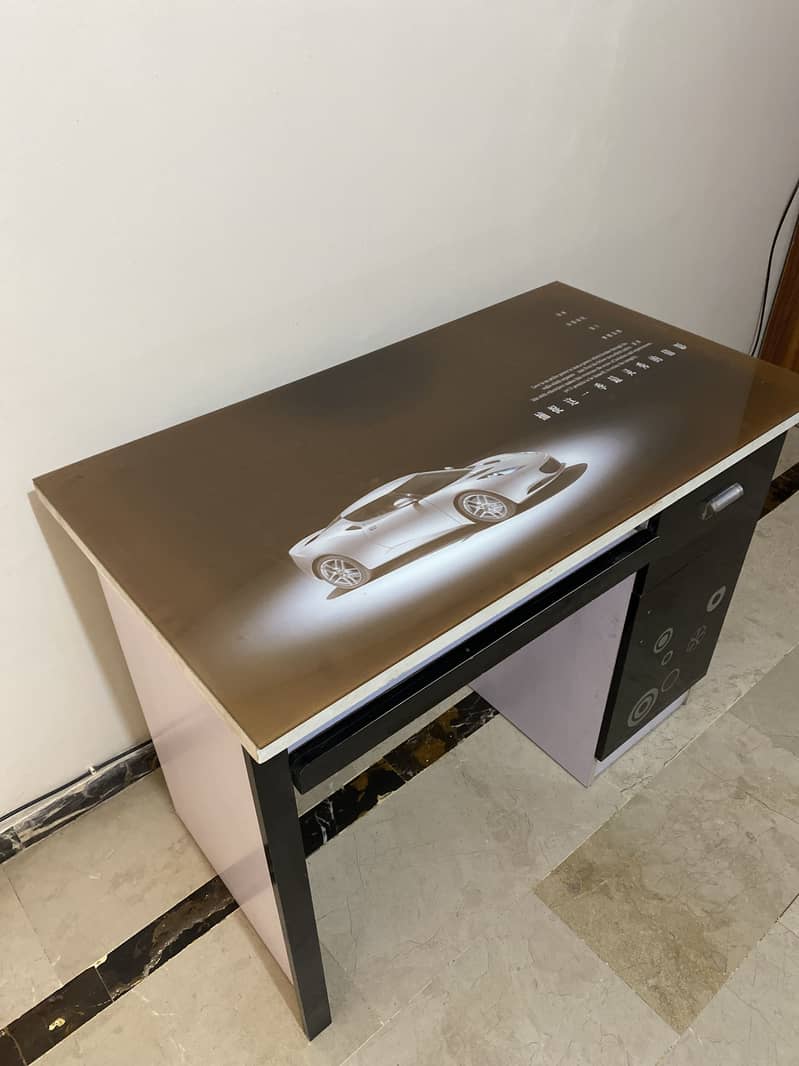 Computer console. Study table 1