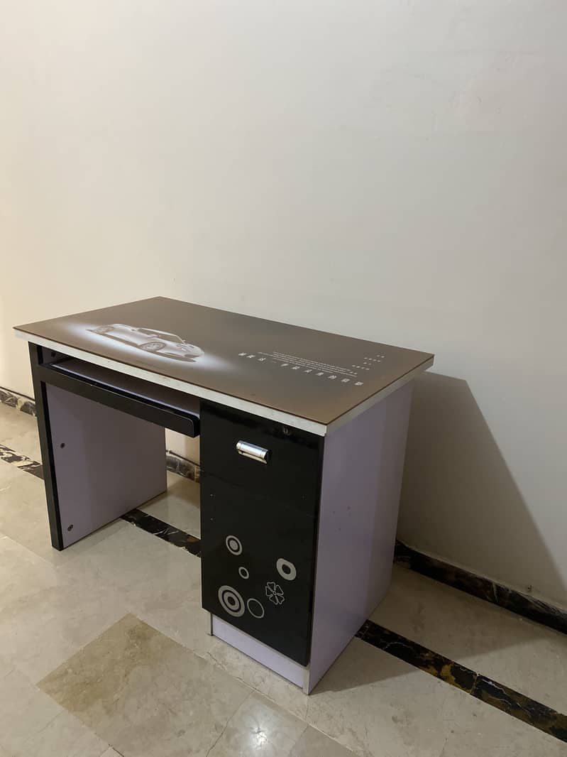Computer console. Study table 2