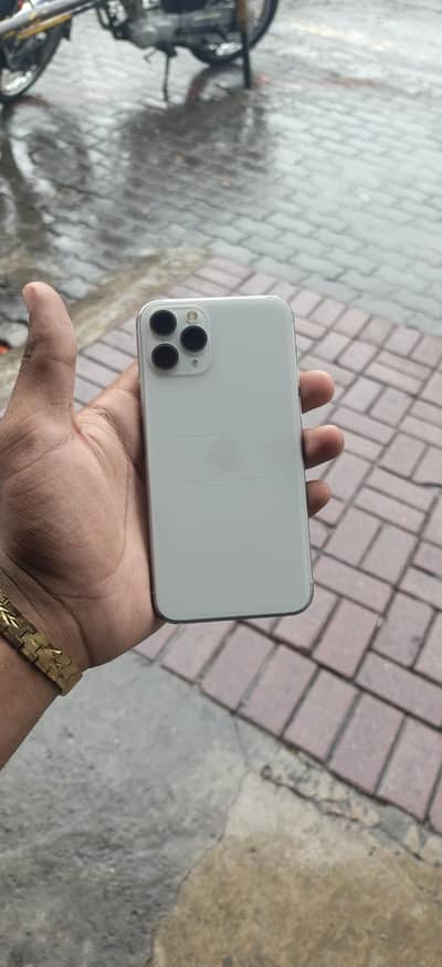 Apple iPhone 11 Pro LLA model