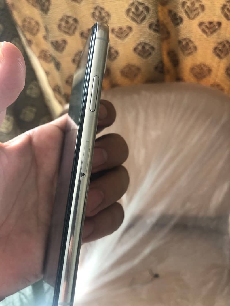 Apple iPhone X 3