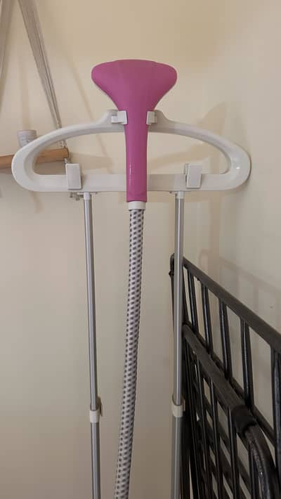 Portable Garment Steamer – Excellent Condition | Fast Wrinkle Remover