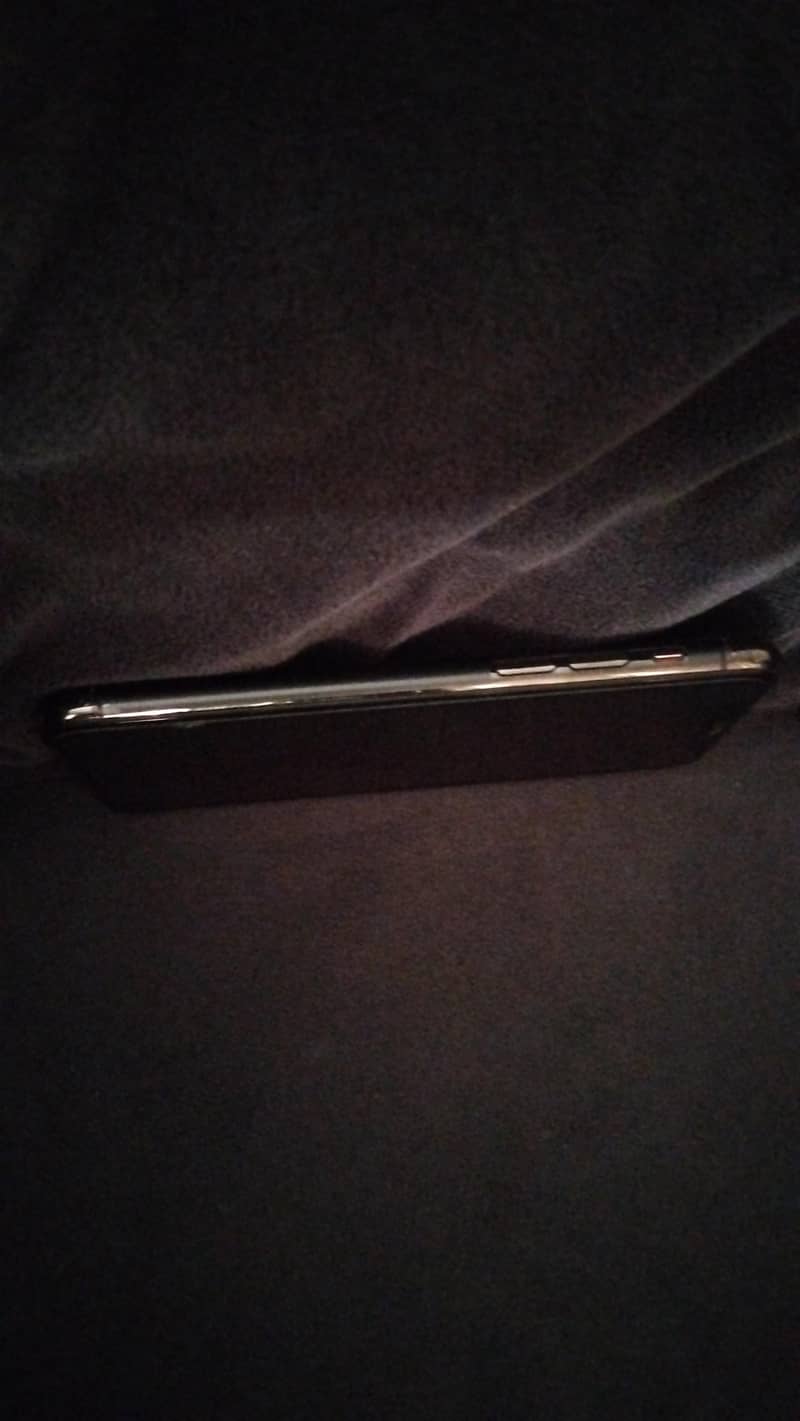 Apple iPhone 11 Pro 4