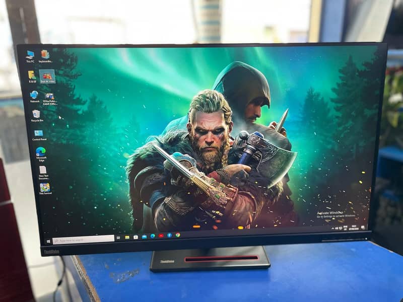 32 inch 4k Lenovo boderless 0