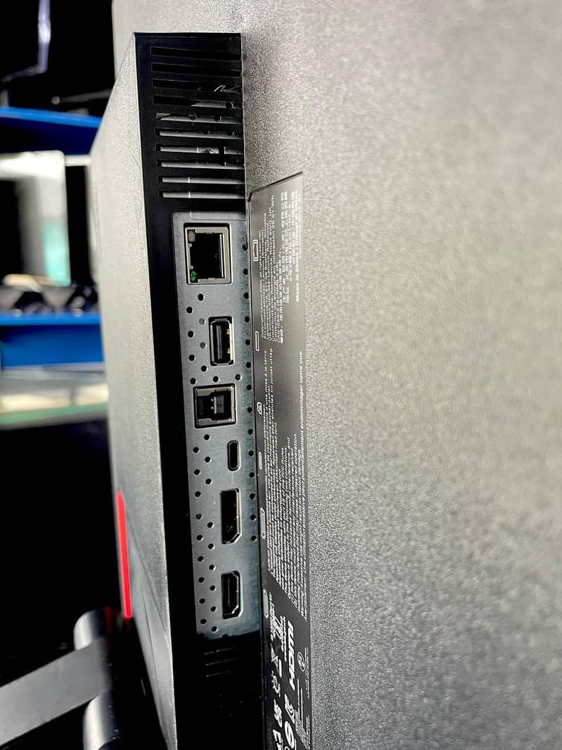 32 inch 4k Lenovo boderless 3