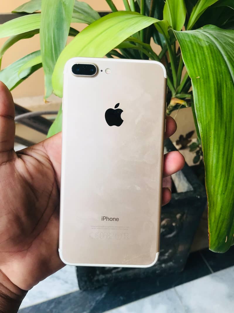 Apple iPhone 7 Plus 6