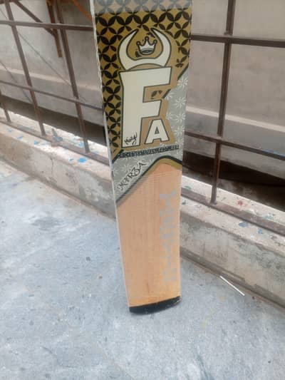 tape bowl Cricket bat original coconut light weight very good price