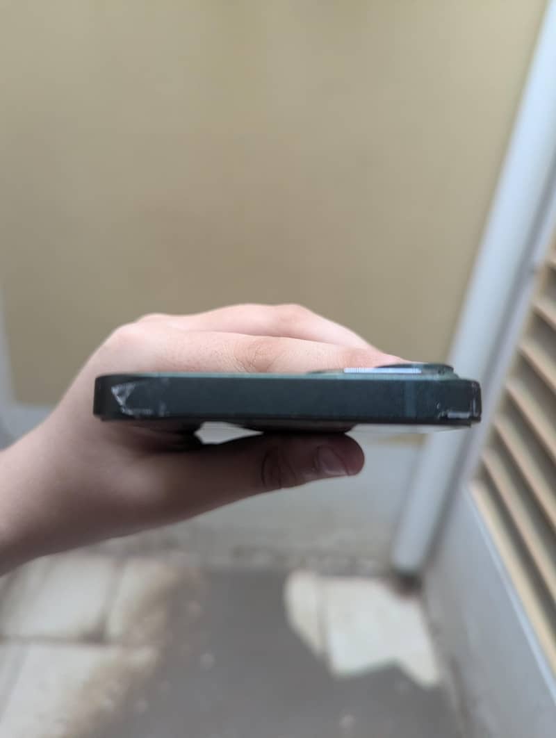 Apple iPhone 13 2