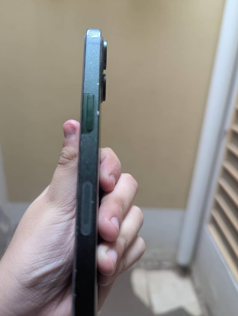 Apple iPhone 13 4
