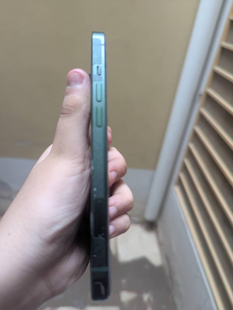 Apple iPhone 13 5