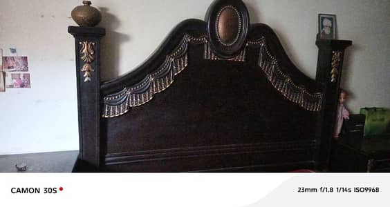 beautiful bed no damage