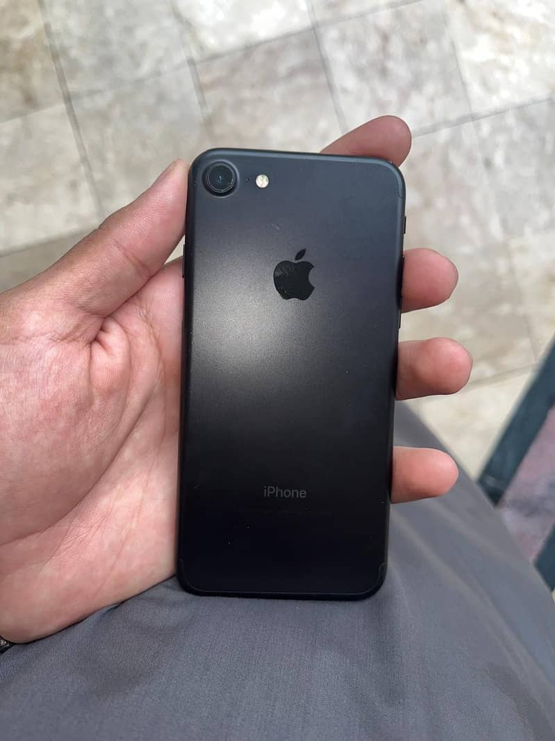 Apple iPhone 7 0