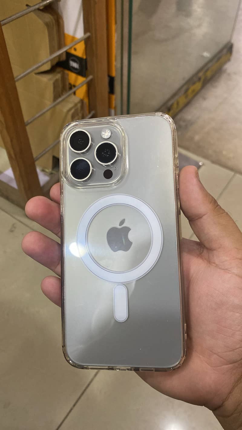 Apple iPhone 15 Pro Max 0