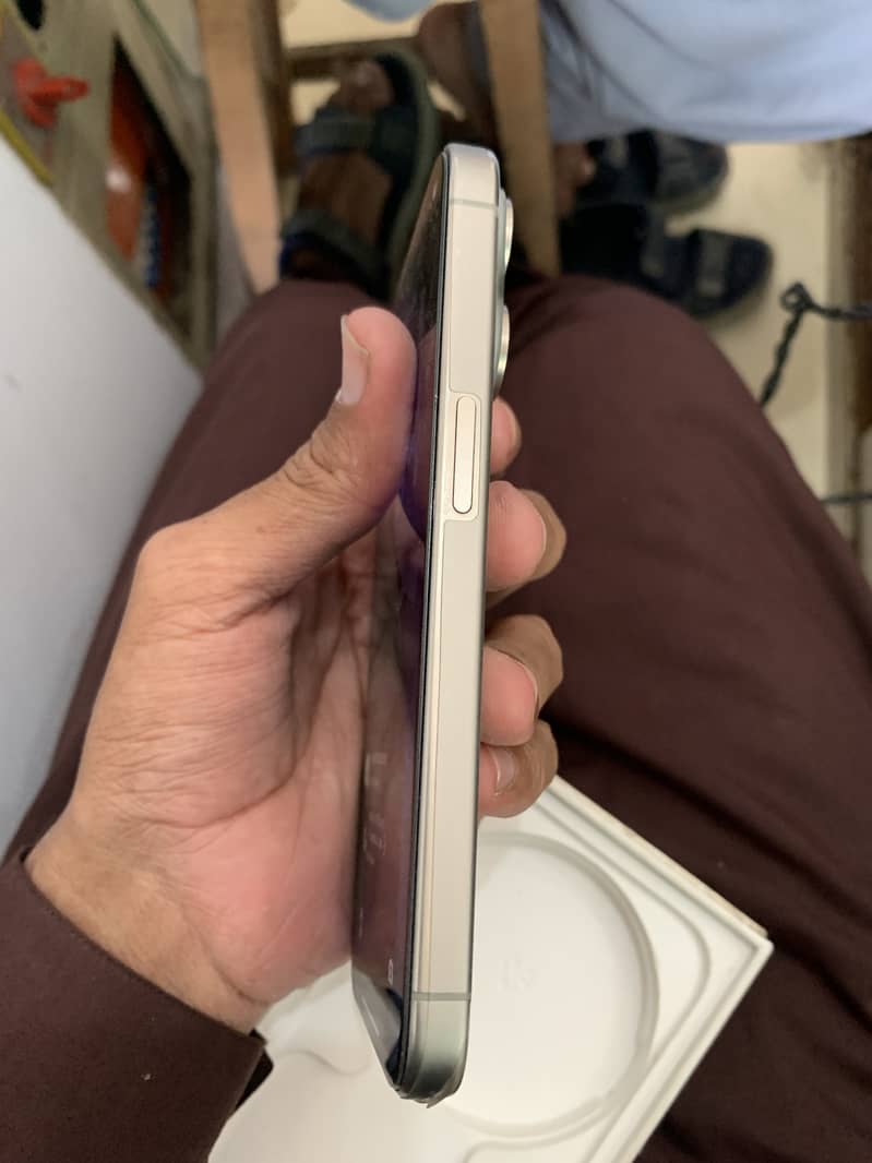 Apple iPhone 15 Pro 2