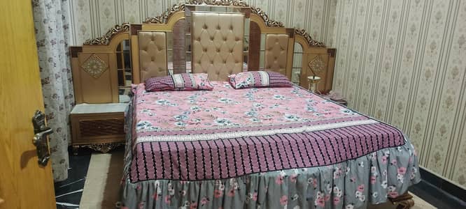 bed set available with dressing with out mattress