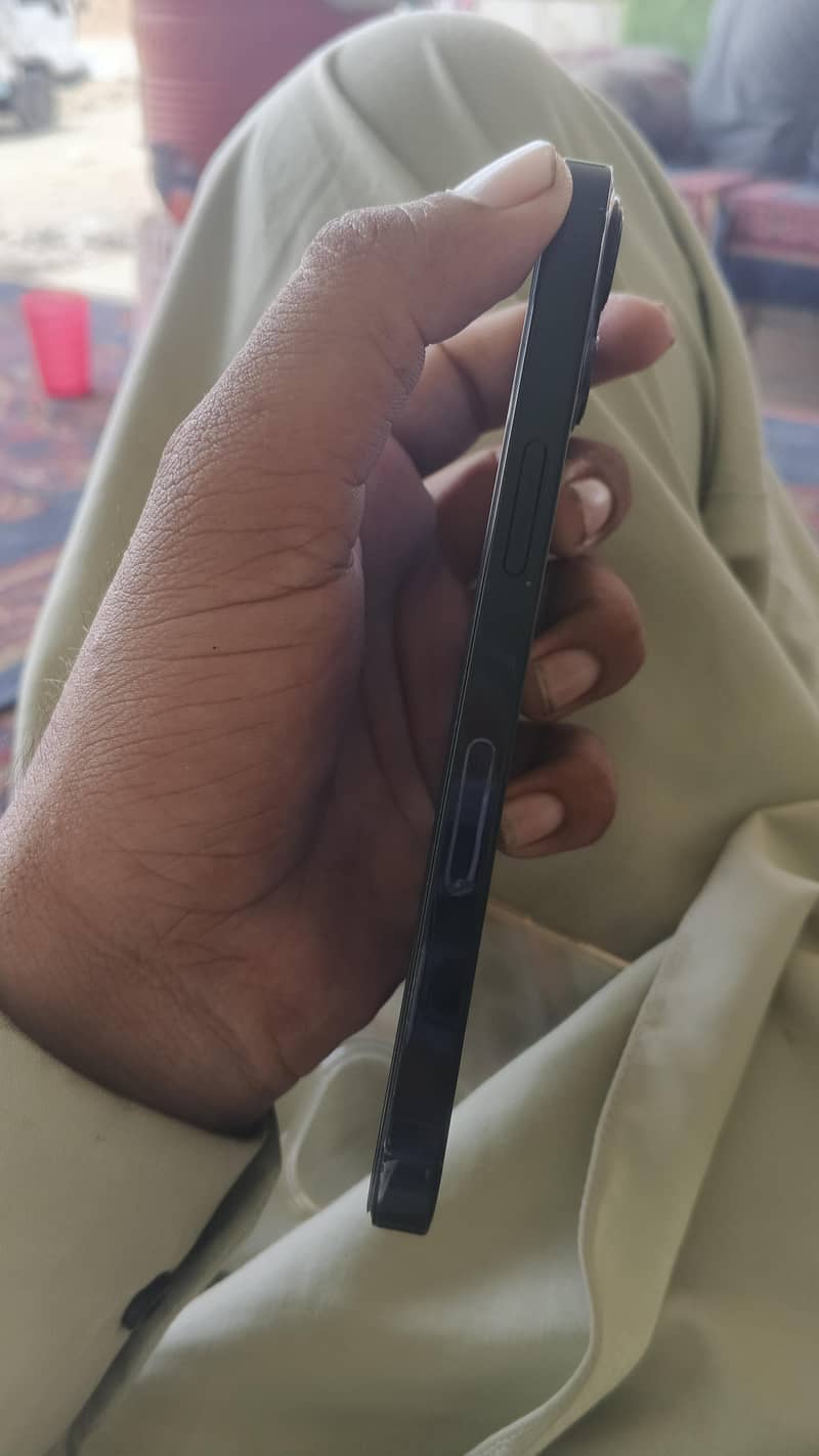 Apple iPhone 13 2