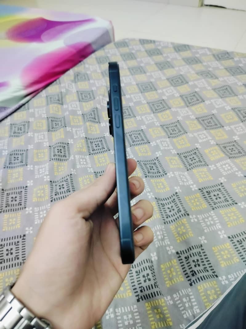 Apple iPhone 15 Pro Max 4