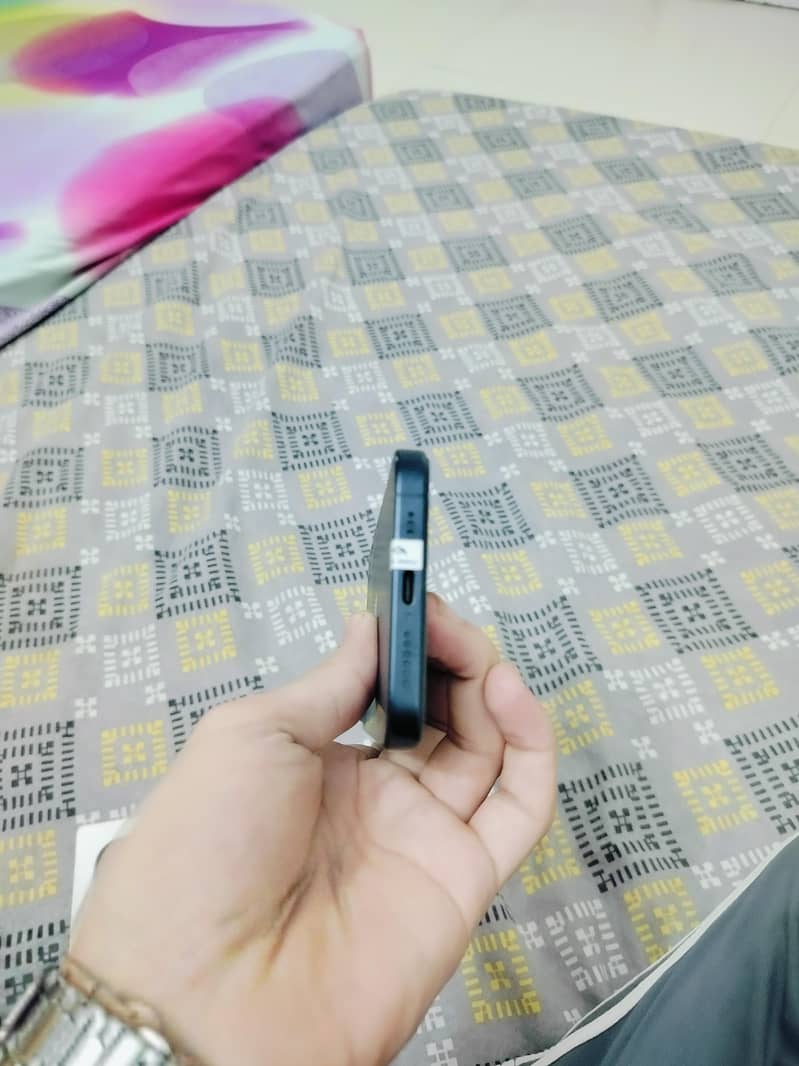 Apple iPhone 15 Pro Max 5