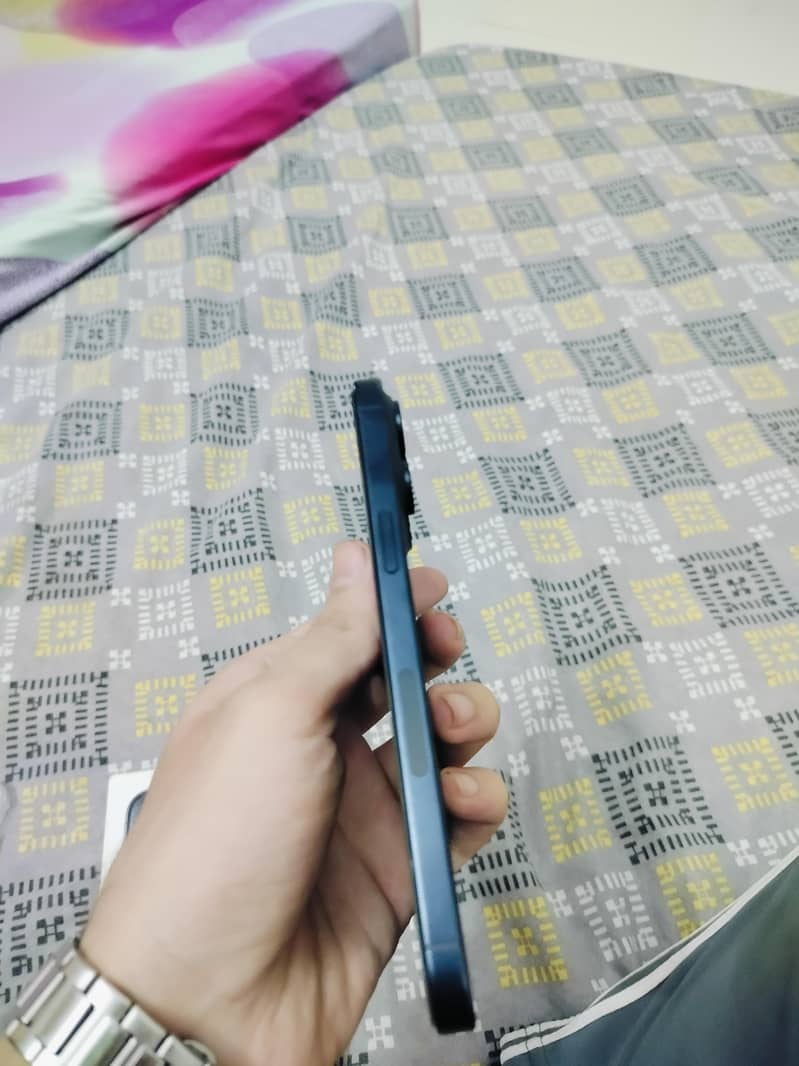 Apple iPhone 15 Pro Max 6