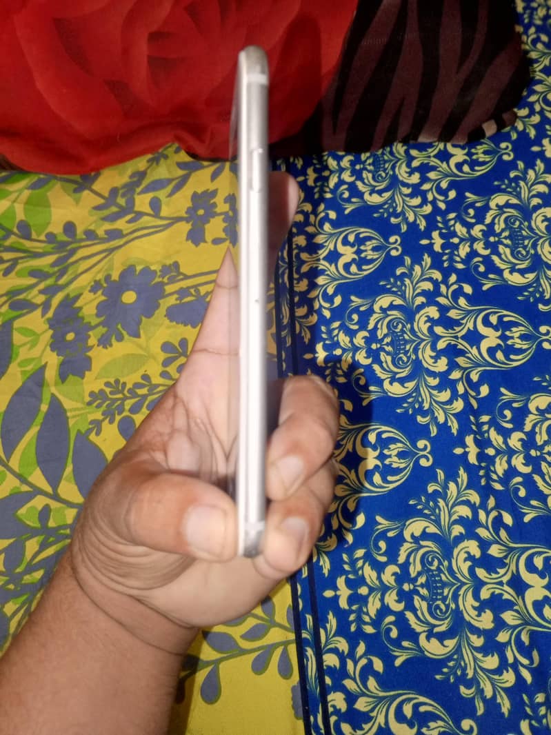Apple iPhone 6S 3