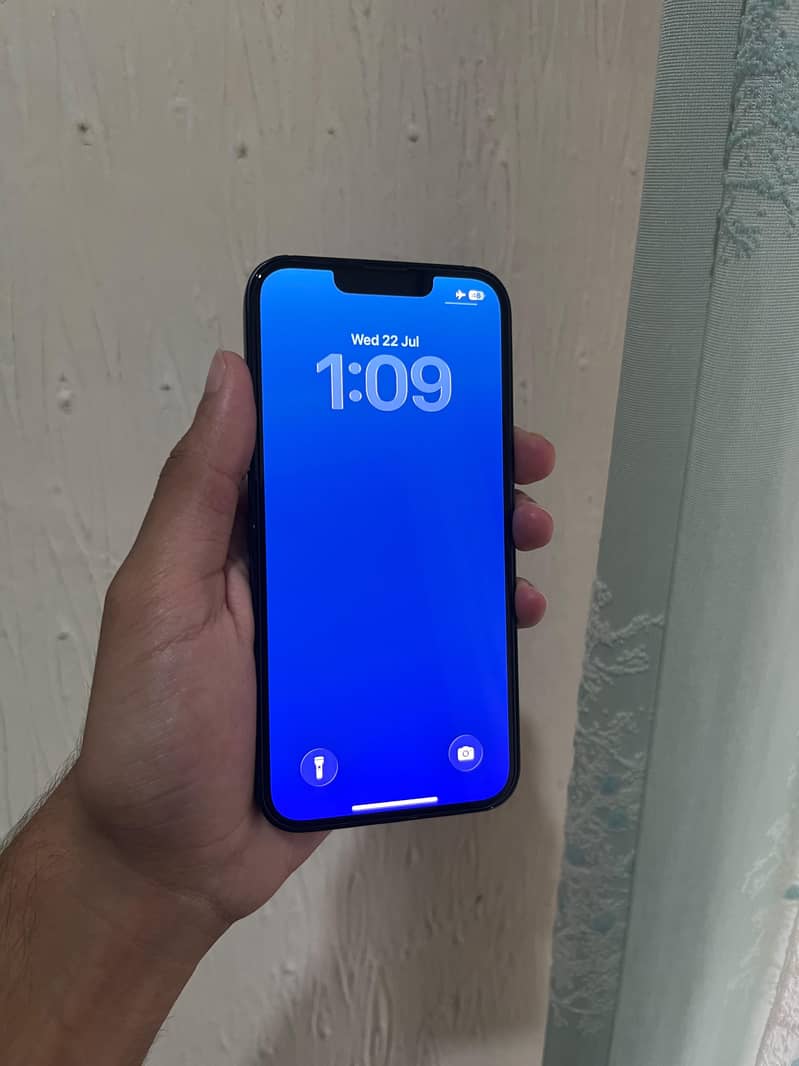 Apple iPhone 13 2