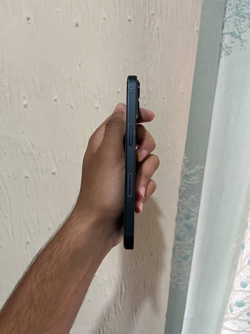 Apple iPhone 13 4