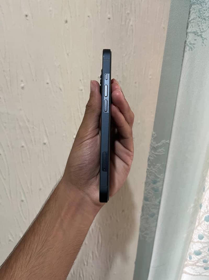 Apple iPhone 13 5