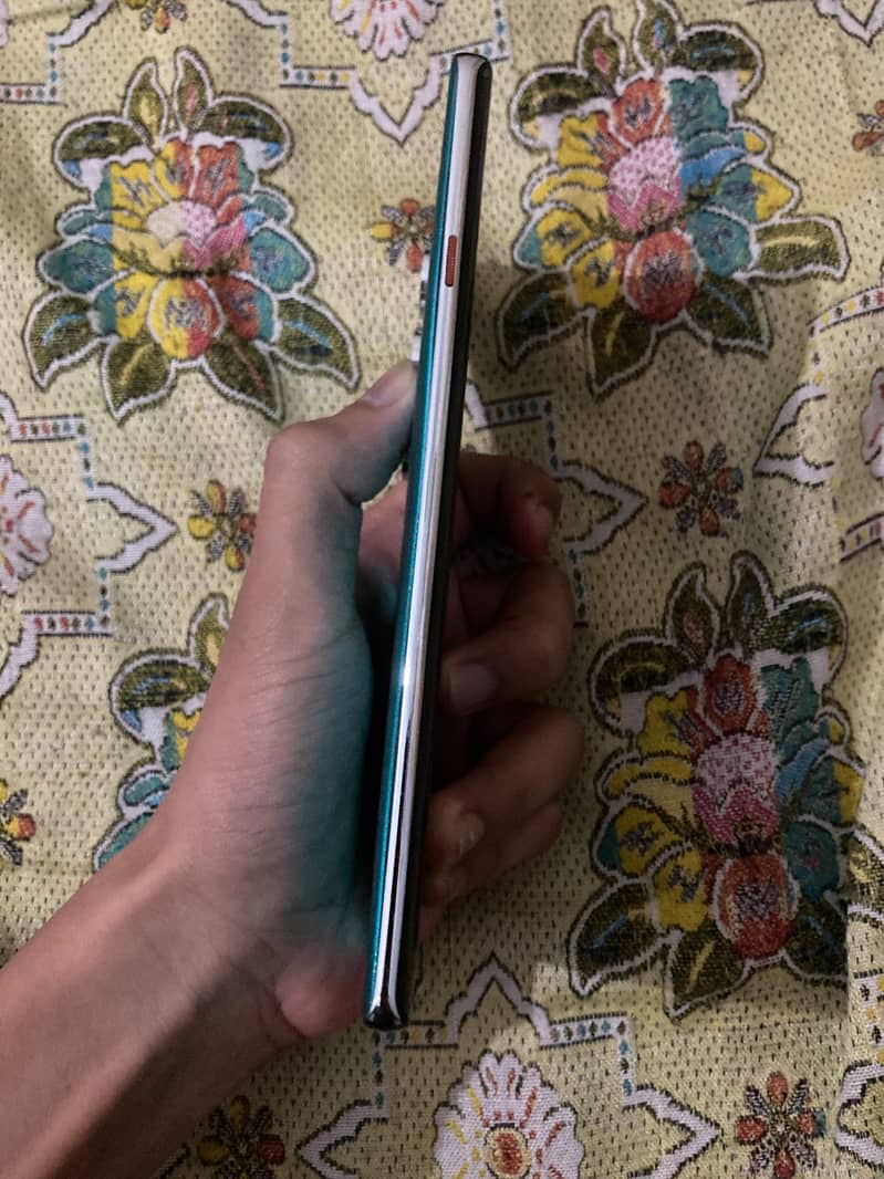 Tecno CAMON 40 Pro 1