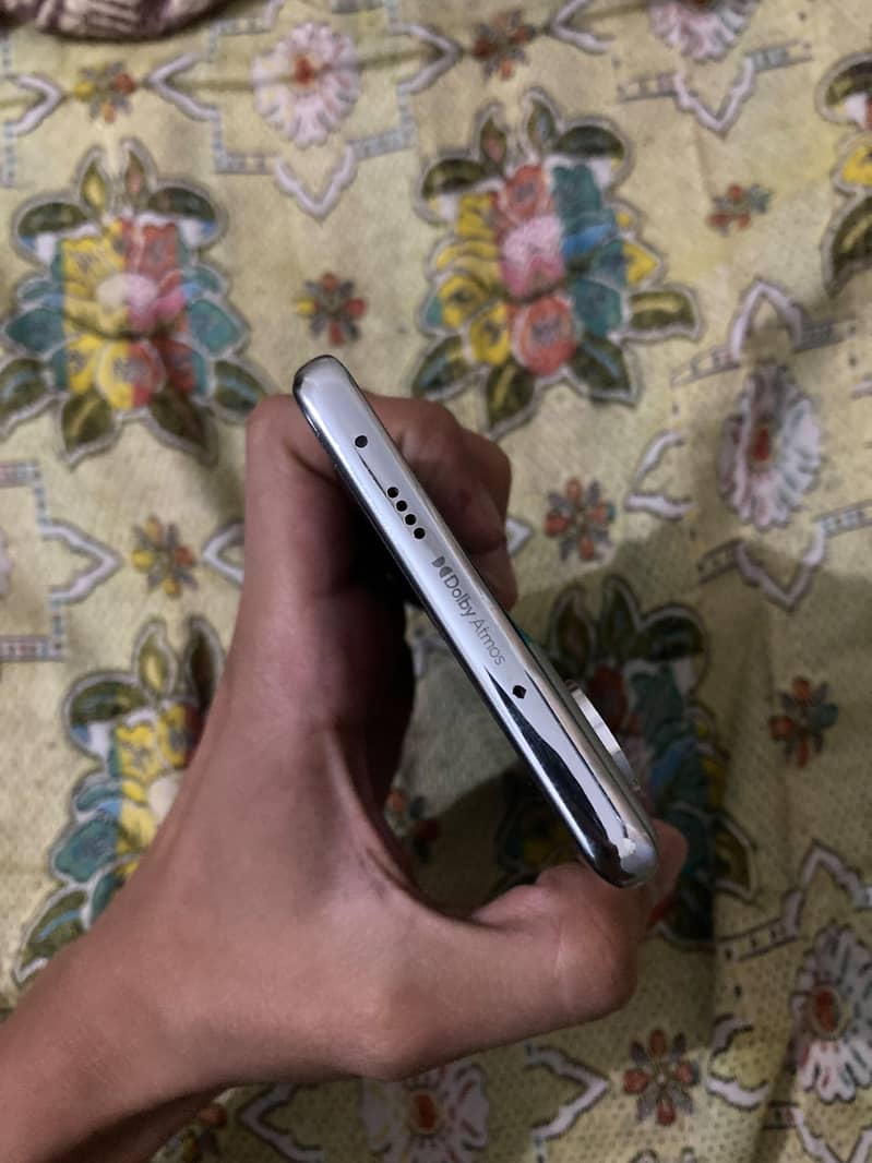 Tecno CAMON 40 Pro 4