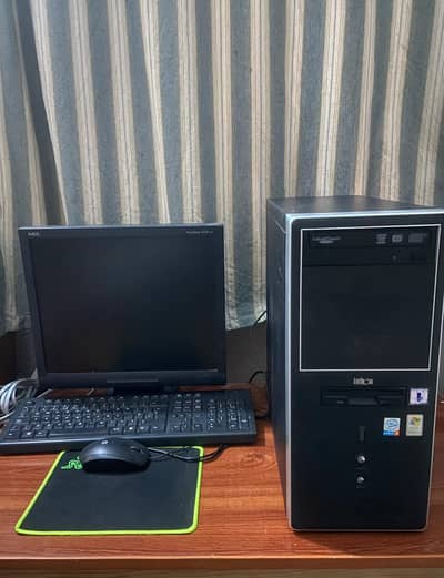 Intel. Corie 5 /2nd generation.  500gb hard / 8gb ram