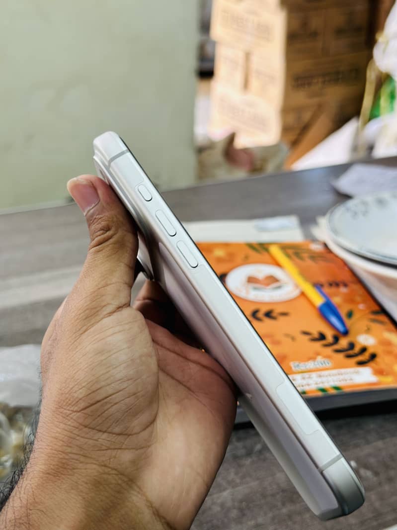 iPhone 17 Pro Max 4