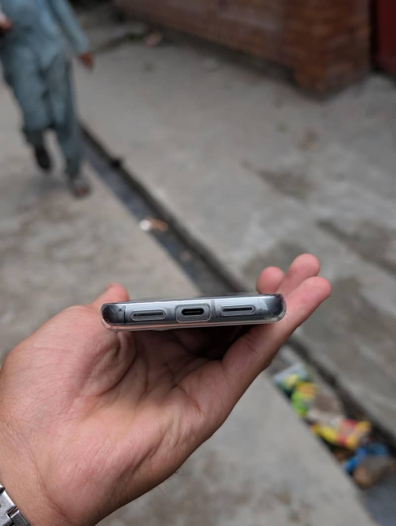 Google Pixel 8 4