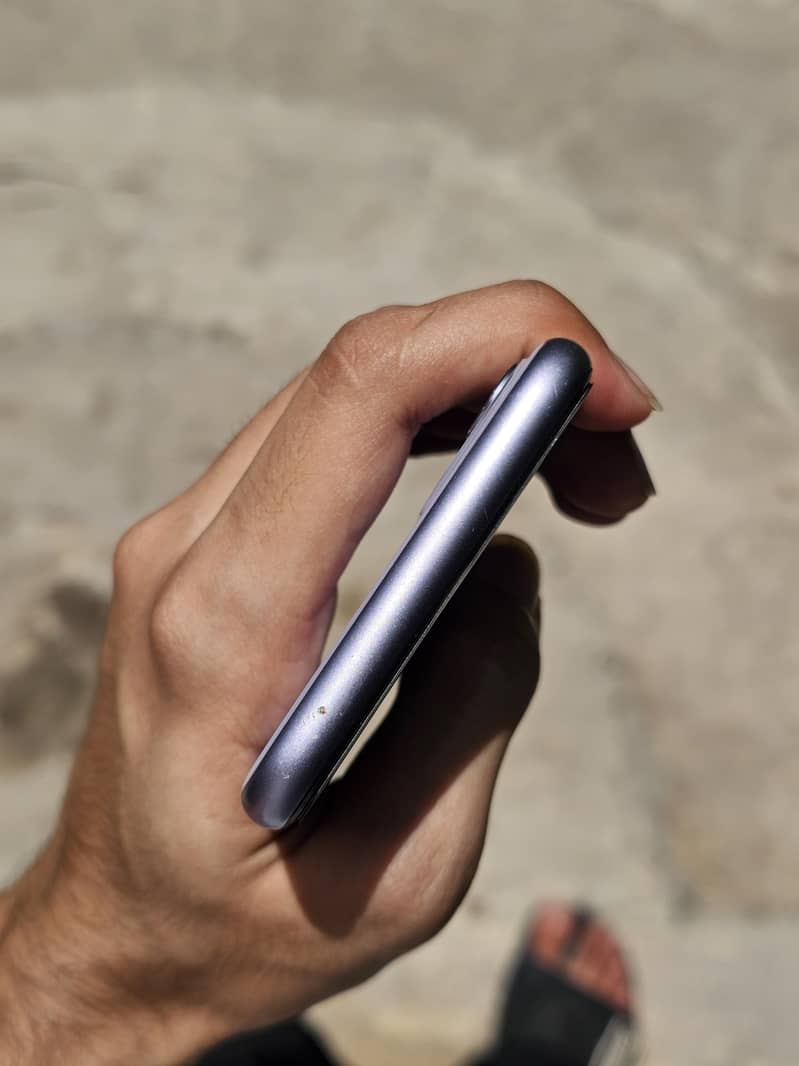 Apple iPhone 11 3