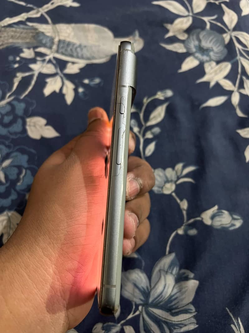 Google Pixel 8 4