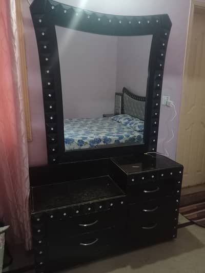 SELLING BEDROOM SET