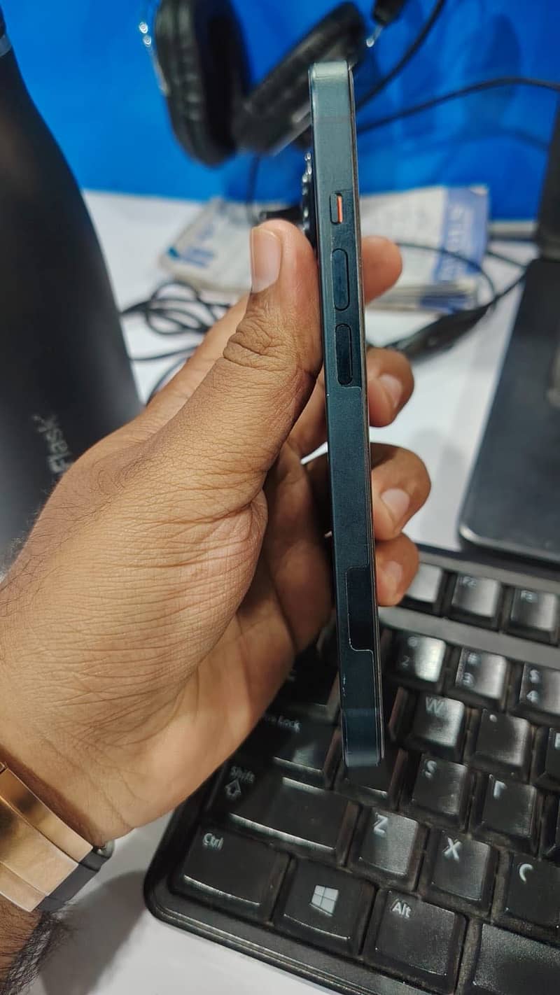 Apple iPhone 14 4