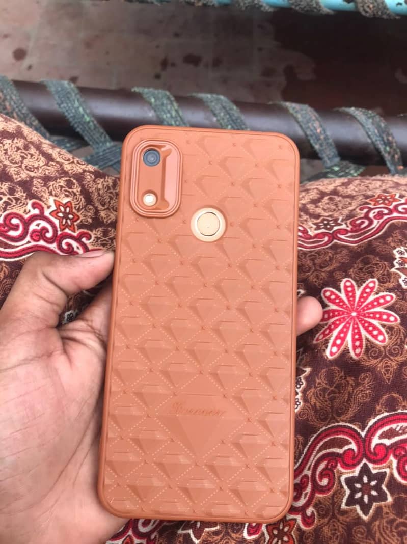Tow mobiles deal Apple iPhone 7 Plus and Huawei Y6 3