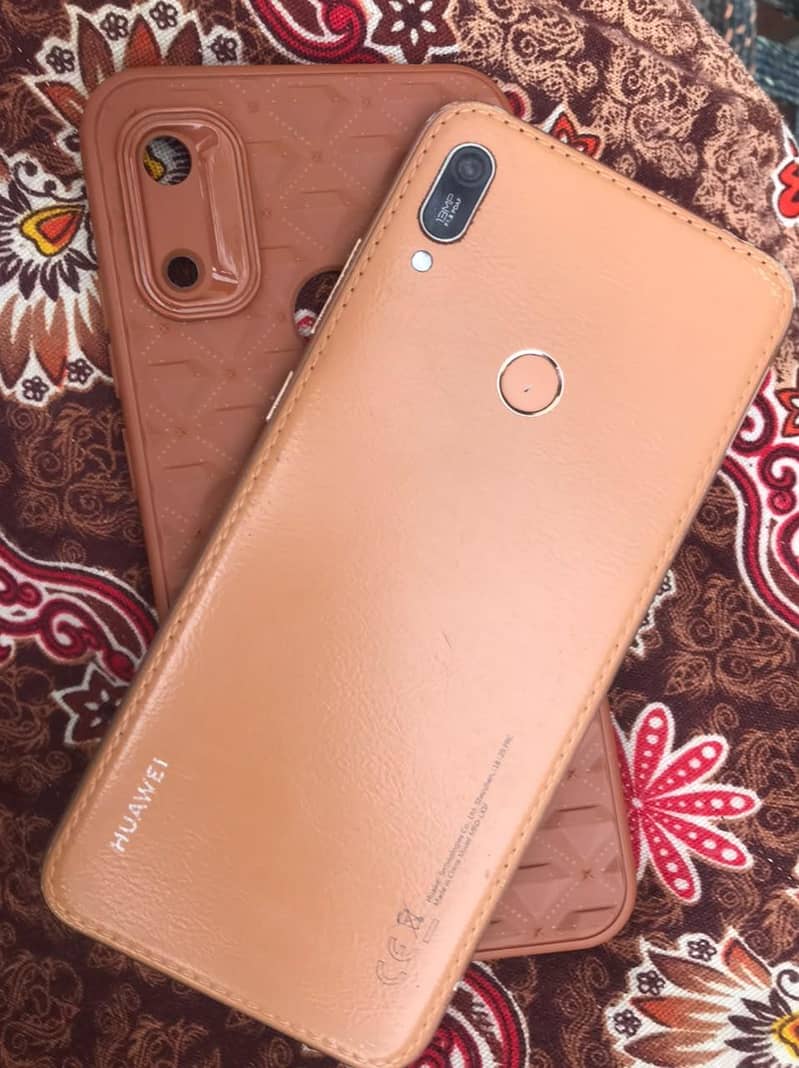 Tow mobiles deal Apple iPhone 7 Plus and Huawei Y6 4