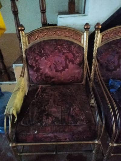 sofa,iron,3s ,and bubble bed