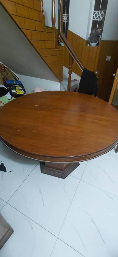 Round Dinning Table