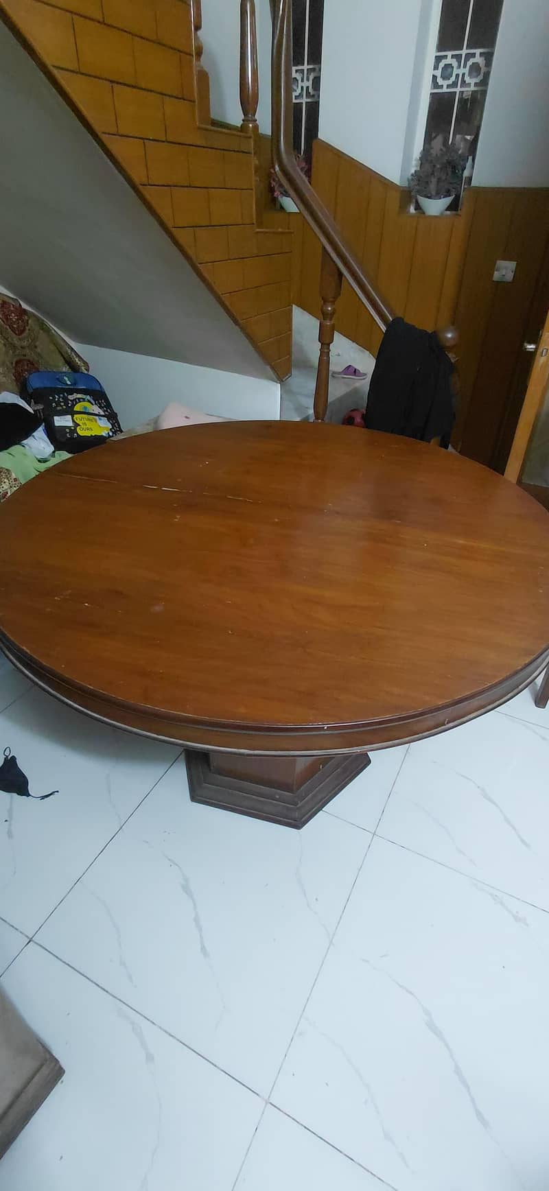 Round Dinning Table 0