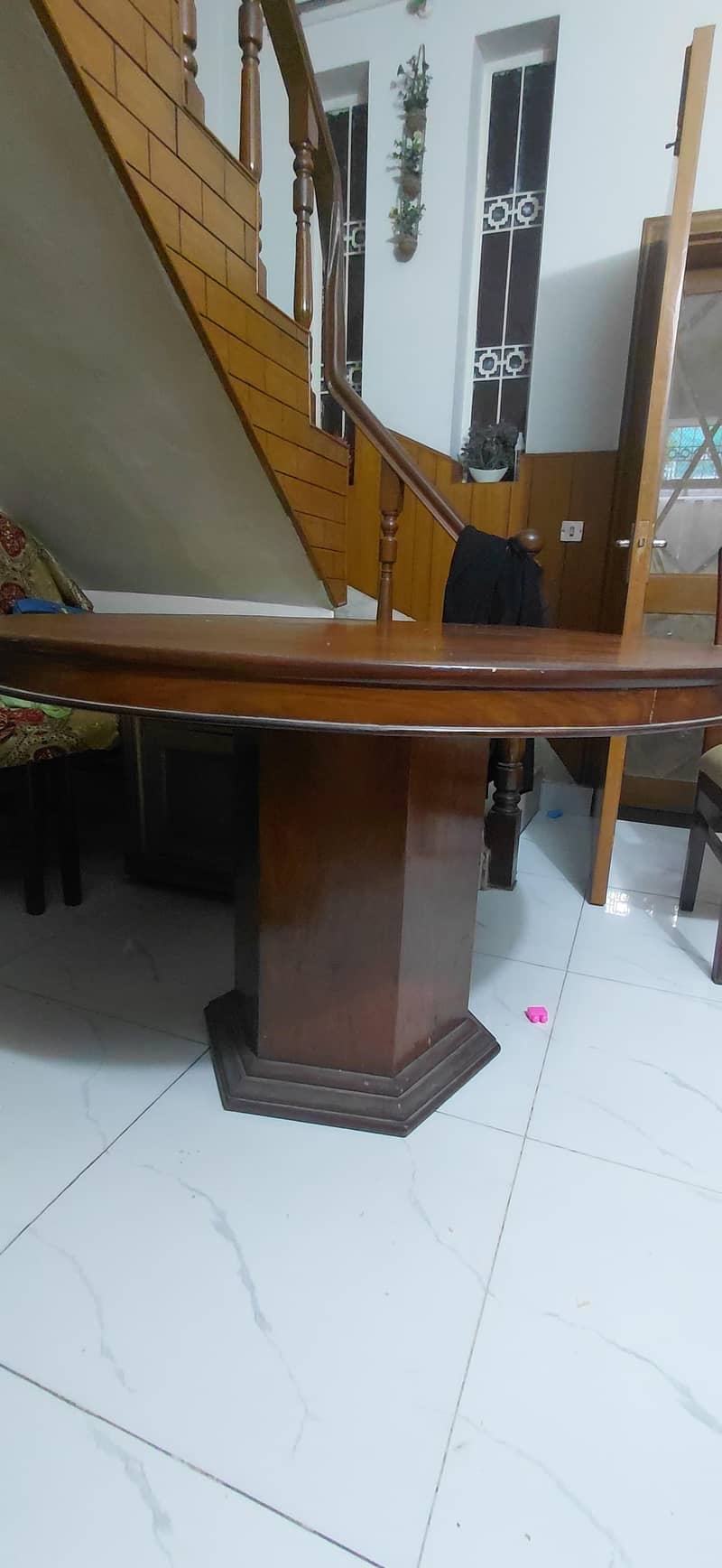 Round Dinning Table 1