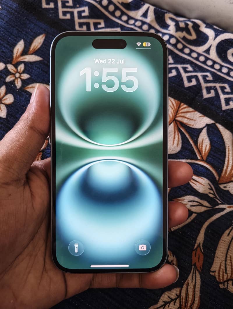Apple iPhone 16 0
