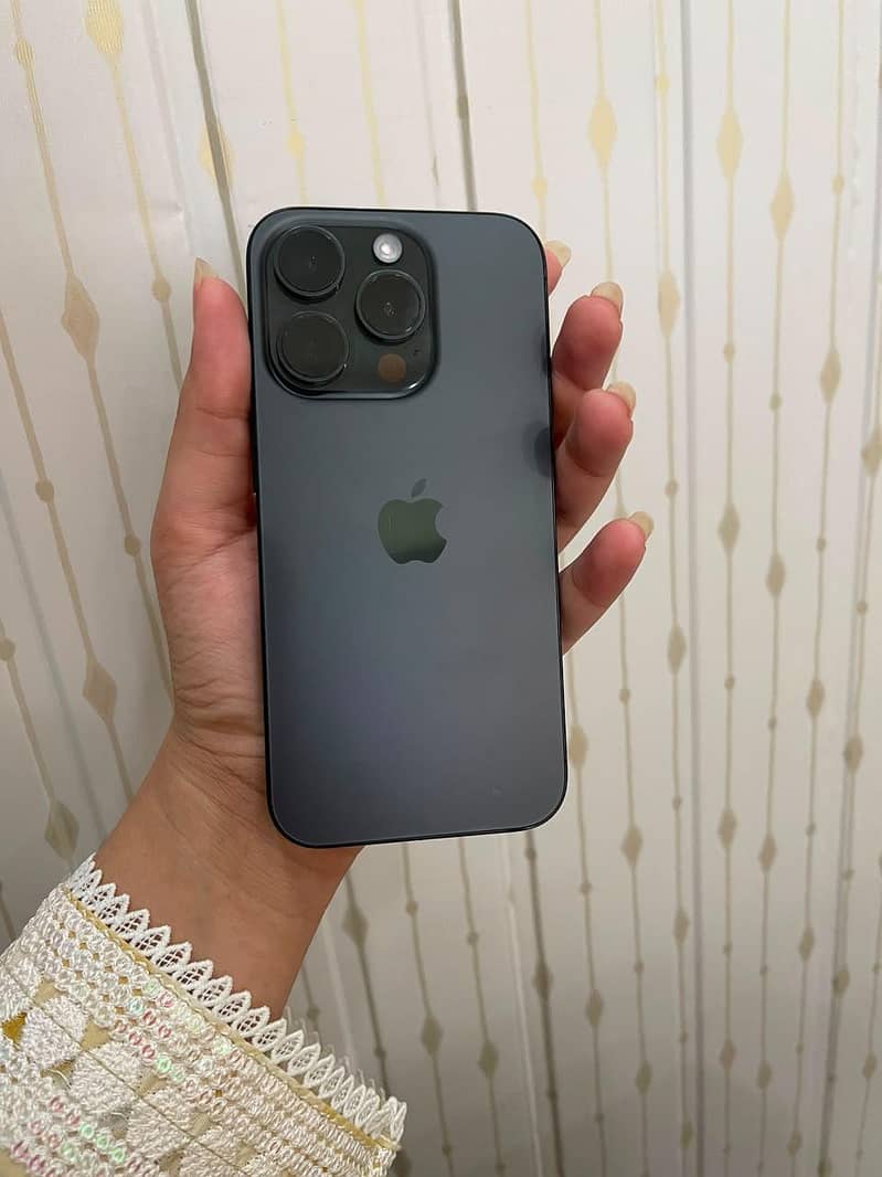 Apple iPhone 15 Pro 0