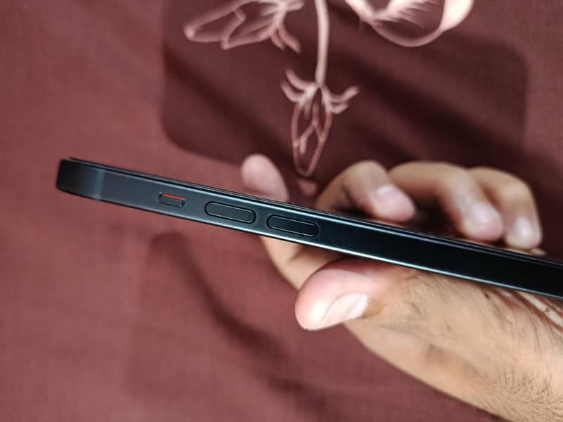 Apple iPhone 15 4