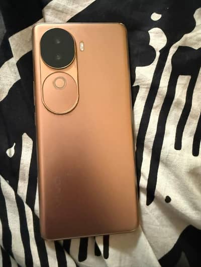 Vivo V40e with box and original charger