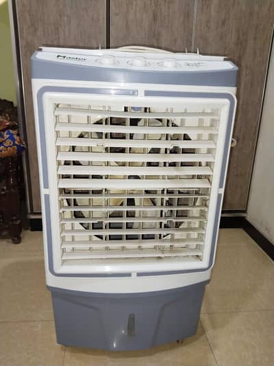 Air cooler price 12500 10/10 with box and 2 botels only 1 season use